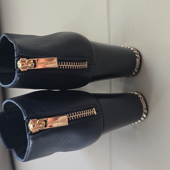 Michael Kors leather black  shoes, size 7.5M, pre-owned - Picture 3 of 10